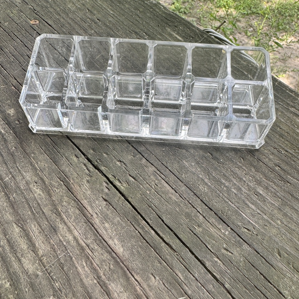 Free- Clear Acrylic Makeup Organizer